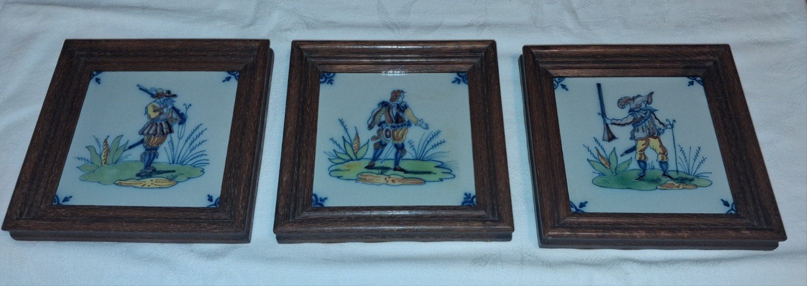 3 ingelijste handbeschilderde tegels – Makkum / Delfts blauw, Antiek en Kunst, Ophalen of Verzenden