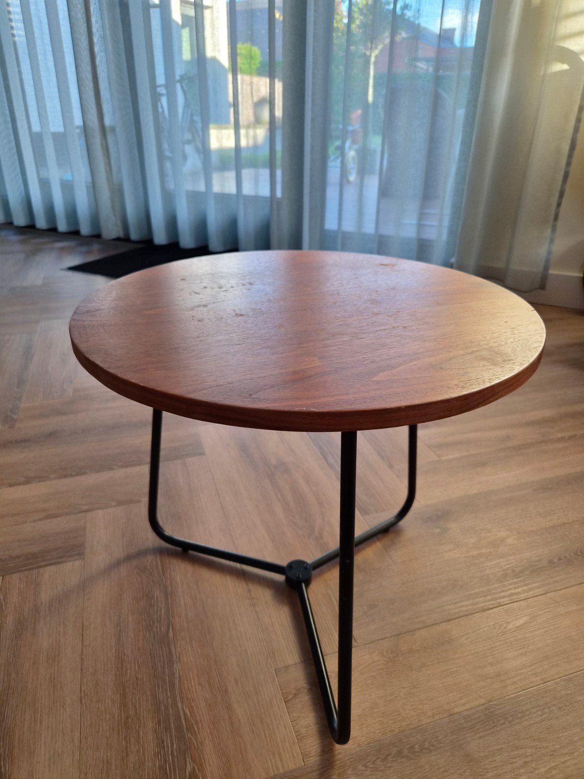 Ronde salontafel met houten blad en metalen onderstel, Minder dan 50 cm, Gebruikt, Rond, Minder dan 50 cm