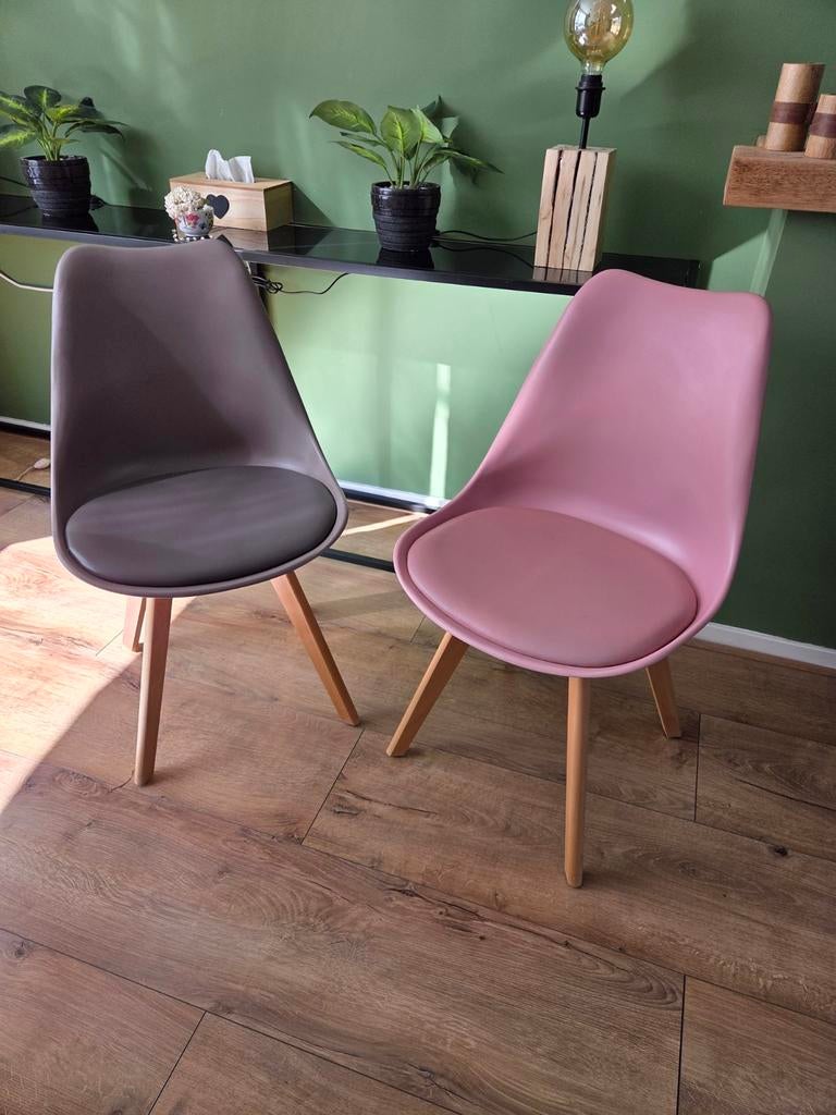 2 Kuipstoelen met zachte zitting - Taupe en Oud Roze, Huis en Inrichting, Stoelen, Ophalen of Verzenden