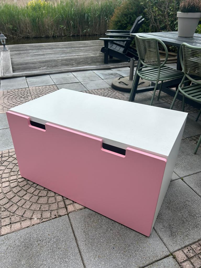 IKEA SMÅSTAD opbergbankje met wieltjes - roze/wit, Kinderen en Baby's, Kinderkamer | Overige Meubels, Ophalen, Gebruikt, Overige typen