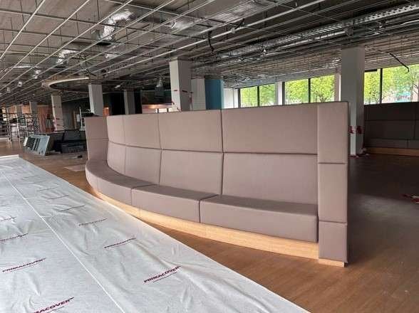 Half Ronde Bank met Kunstleren Bekleding, Huis en Inrichting, Banken | Bankstellen, Niet ingevuld, Gebruikt, Hout, Minder dan 75 cm