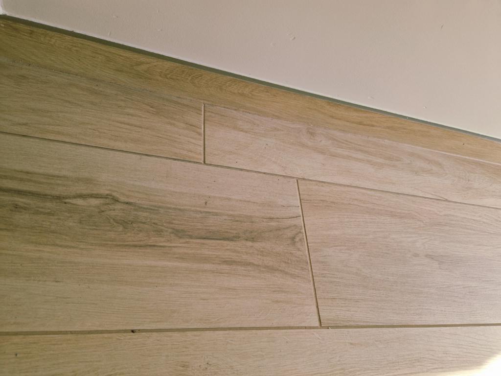 4,5 m2 inclusief plinten houtlook keramische tegel 25X150, 60 cm of meer, Keramiek, Nieuw, Ophalen of Verzenden