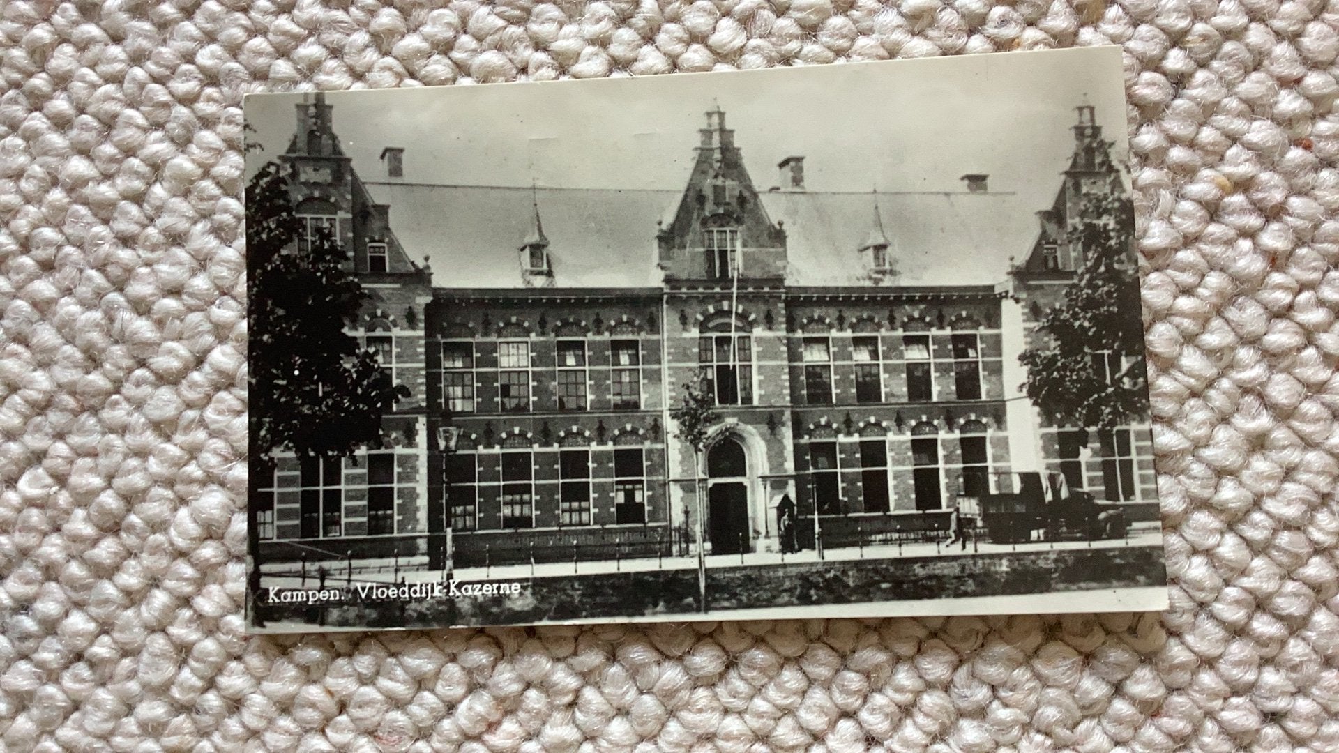 Ansichtkaart Kampen Vloeddijk Kazerne 1956. 988, Ophalen of Verzenden, 1940 tot 1960, Gelopen, Overijssel
