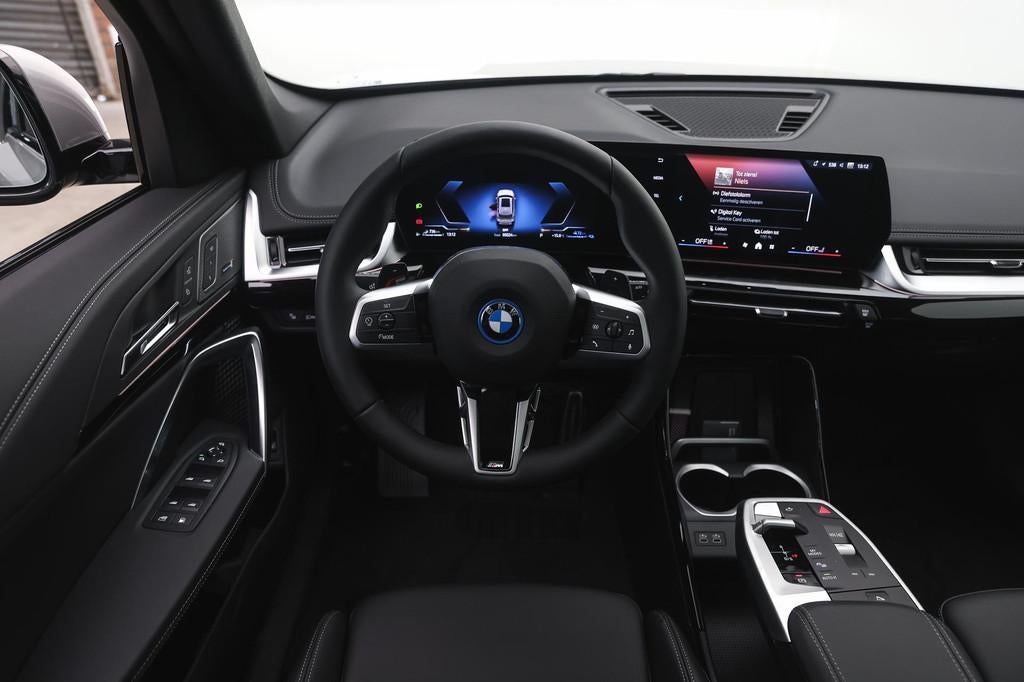 BMW X1 xDrive25e M Sport Automaat / Panoramadak / Trekhaak /, 136 pk, Met garantie (alle), Bedrijf, Hybride Elektrisch/Benzine