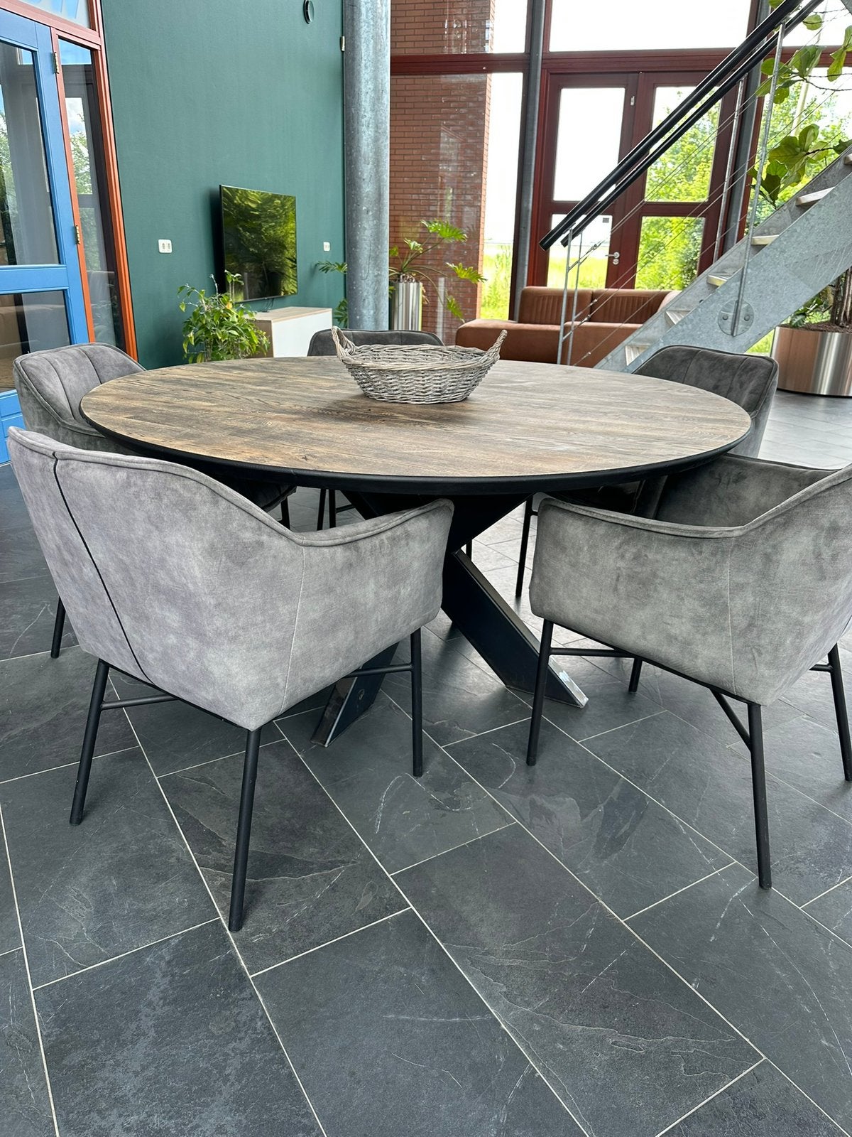 Eiken houten ronde tafel 160 met zwarte rand uniek exemplaar, Ophalen, 150 tot 200 cm, Nieuw, Vijf personen of meer