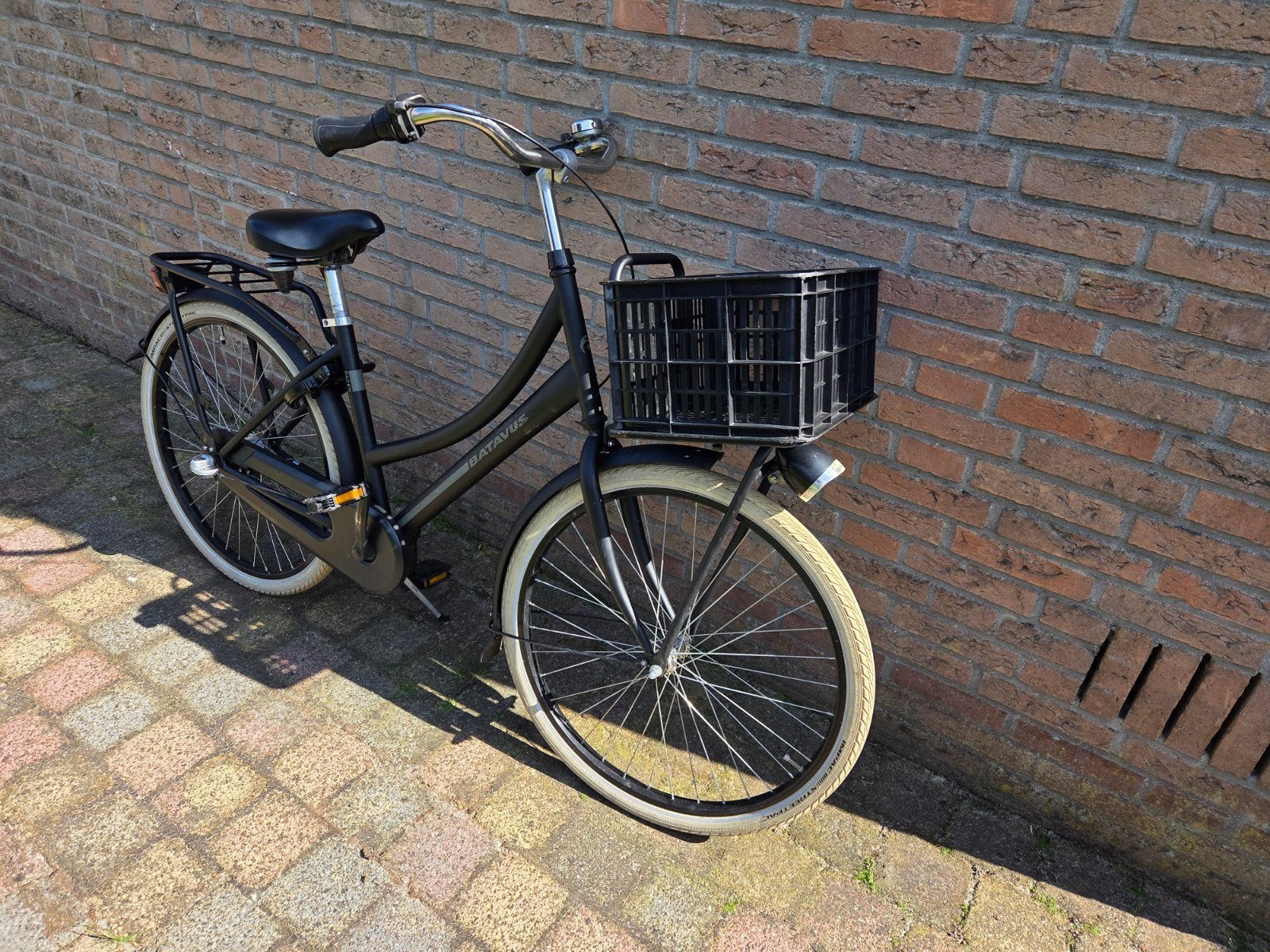Batavus PackD 26inch meidenfiets - Mat Zwart met Voordrager, Ophalen, Terugtraprem, Gebruikt, Versnellingen