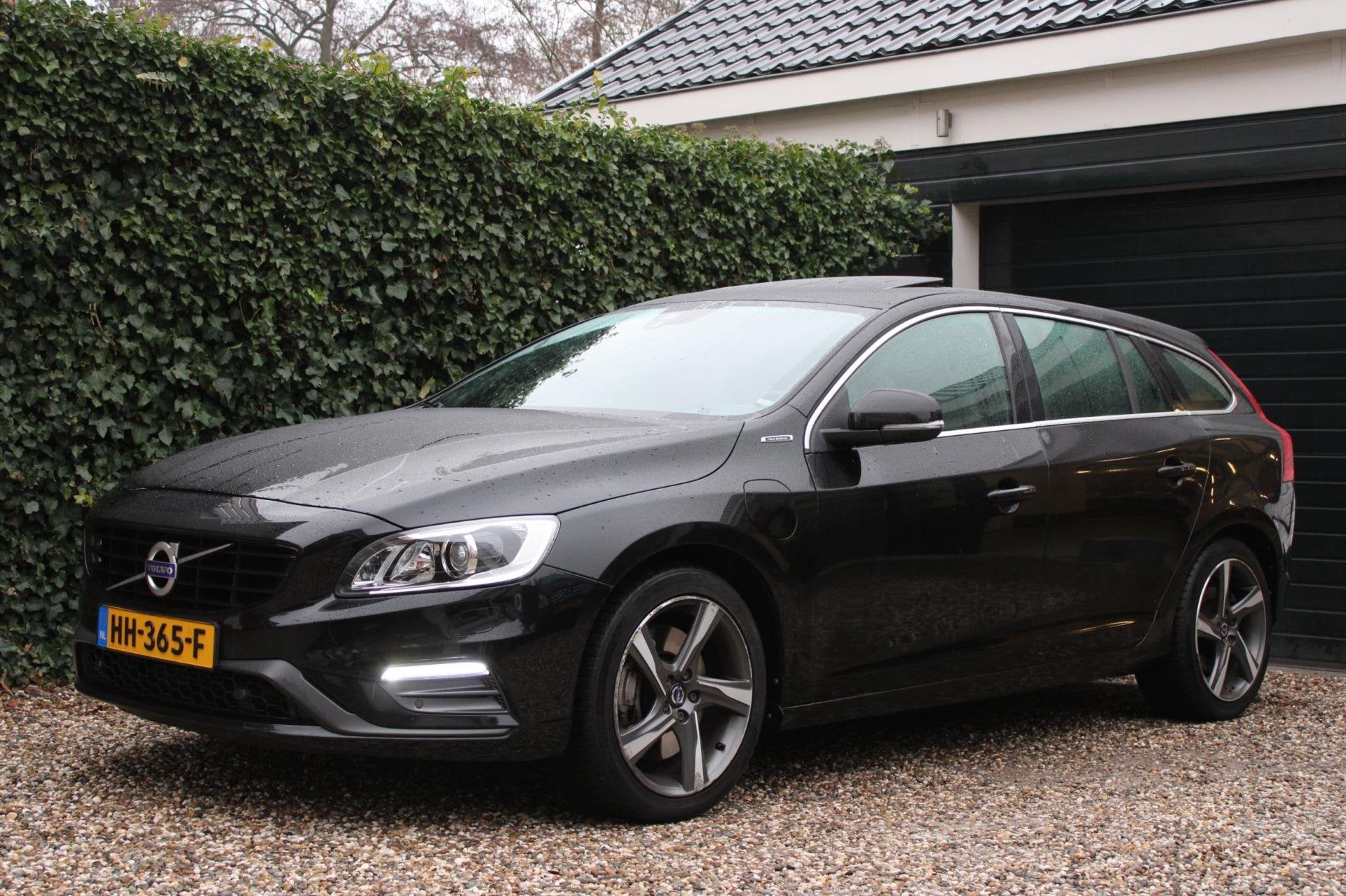 Volvo V60 2.4 D6 Twin Engine R-Design, Auto's, Automaat, Zwart, Vierwielaandrijving, 1880 kg