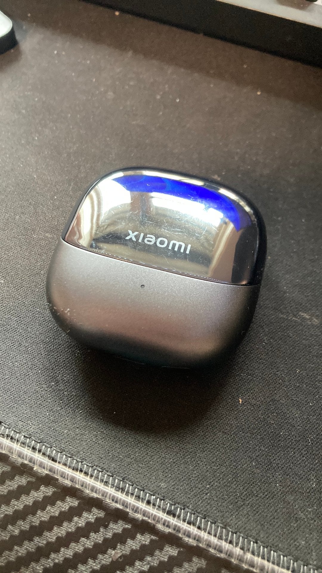 Xiaomi buds 5 alleen case, Overige merken, Ophalen of Verzenden, Microfoon, In oorschelp (earbud)