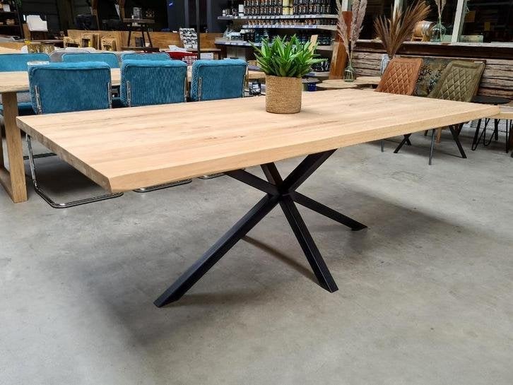 Eiken tafel | Boomstam rand blad + zwarte matrixpoot | ACTIE, Niet ingevuld, 100 tot 150 cm, Landelijk, modern, industrieel, tijdloos