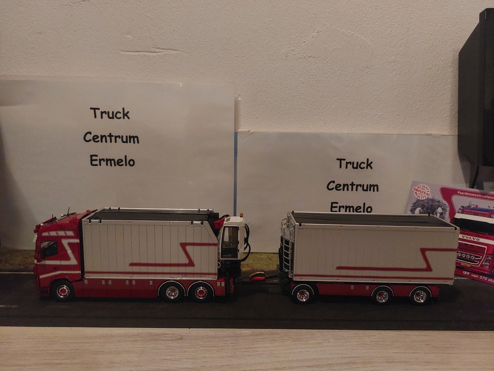 G&J van Leeuwen
Volvo FH04 Globetrotter met open bakken en
l, Hobby en Vrije tijd, Modelauto's | 1:50, Ophalen of Verzenden, Nieuw