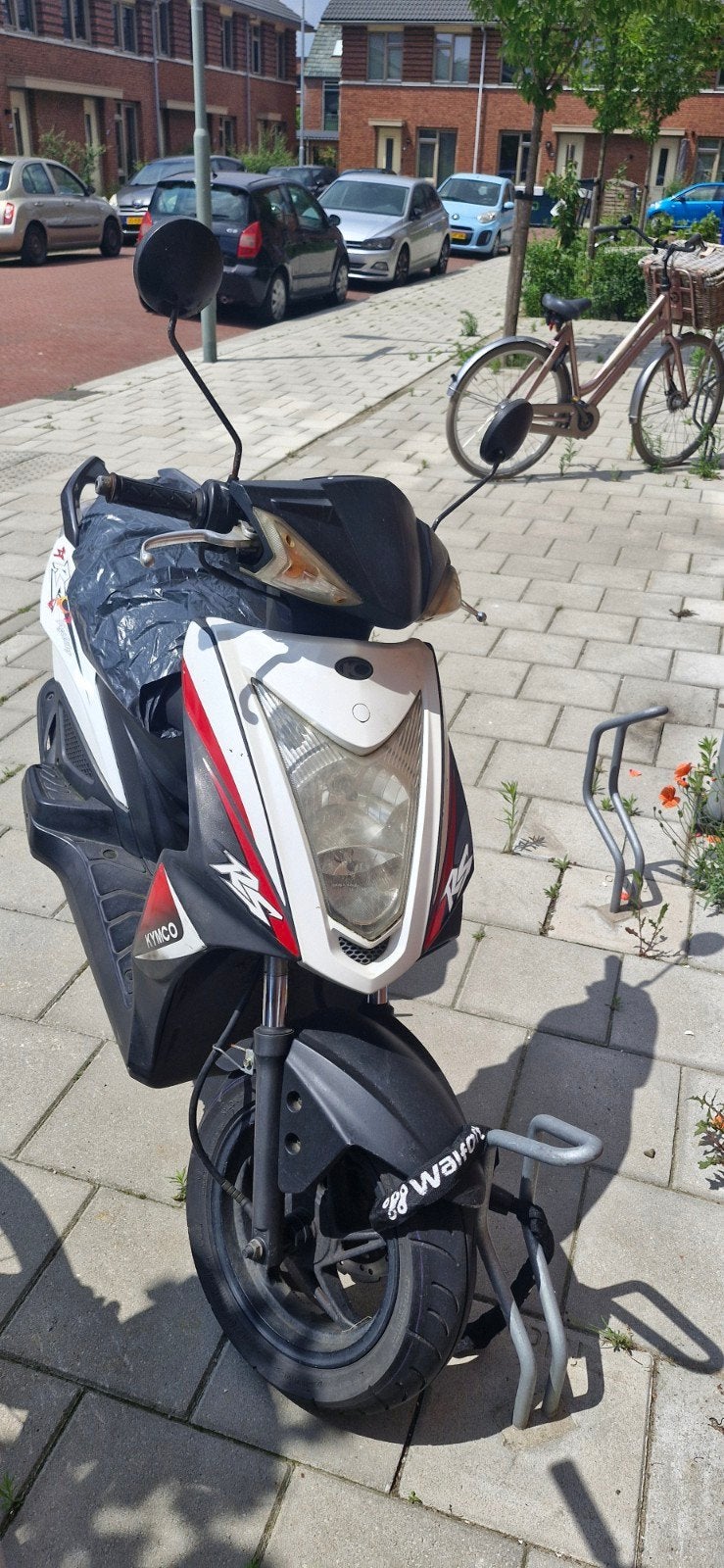 Senzo Scooter te koop uit 2020 en een kymco loop of sloop