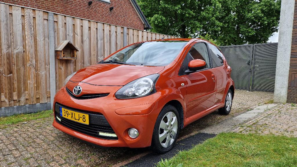 Toyota Aygo 1.0 12V Vvt-i 5DRS 2012, Auto's, Voorwielaandrijving, Overige kleuren, 4 stoelen, Origineel Nederlands