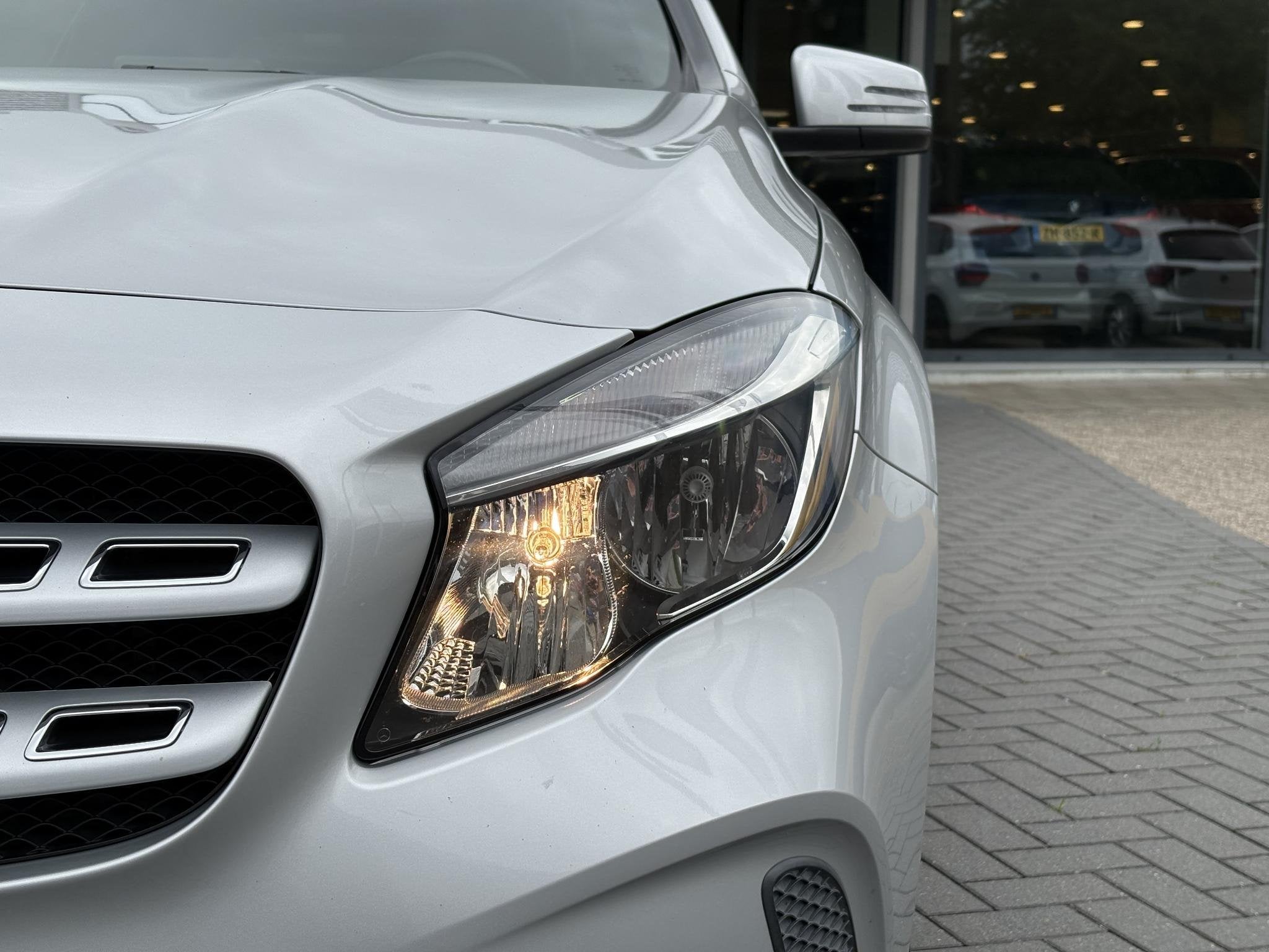 Mercedes-Benz GLA-klasse 180 Business Solution | Automaat |, Auto's, Dealer onderhouden, Gebruikt, 4 cilinders, 715 kg