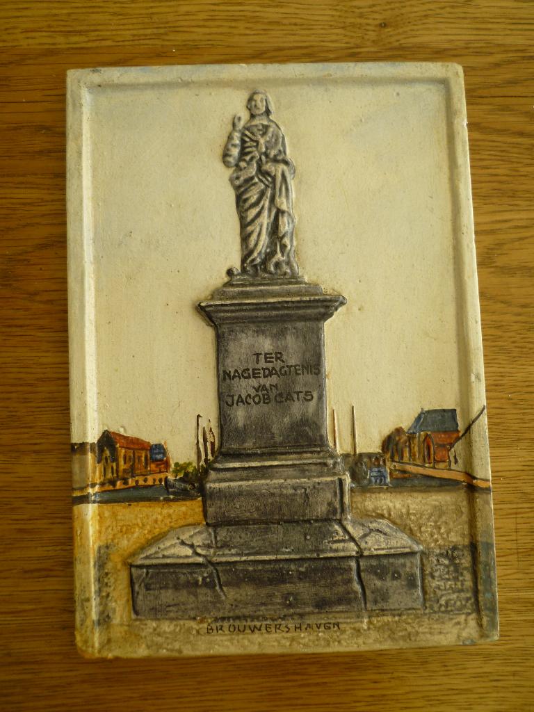 Wandtegel gips relief afbeelding beeld J. Cats Brouwershaven, Antiek en Kunst, Antiek | Wandborden en Tegels, Ophalen of Verzenden