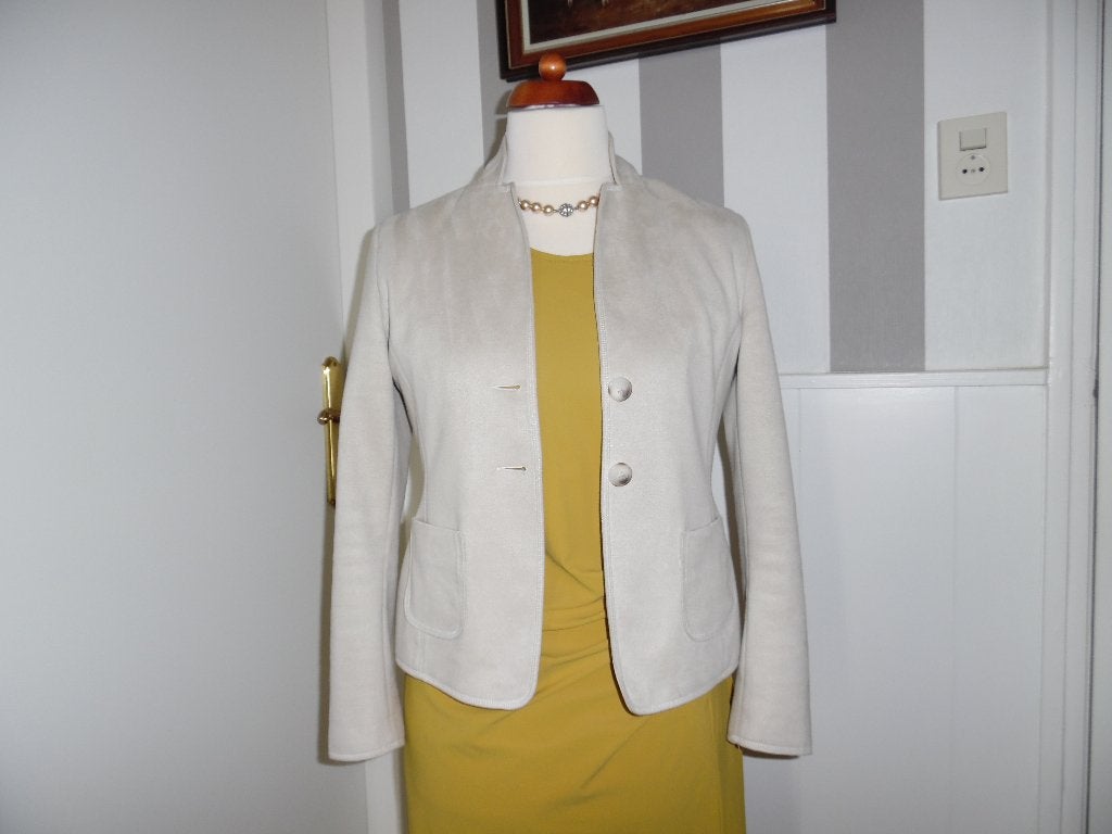 Mooi Blazer/jasje maat 40, B-Three, Kleding | Dames, Jassen | Zomer, Zo goed als nieuw, Maat 38/40 (M), Beige, Ophalen of Verzenden
