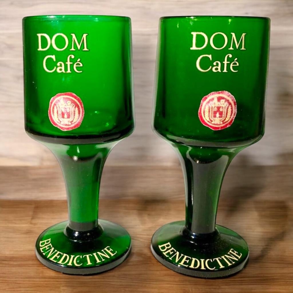 2 stuks van Dom cafe benedictine  glazen op voet., Ophalen of Verzenden