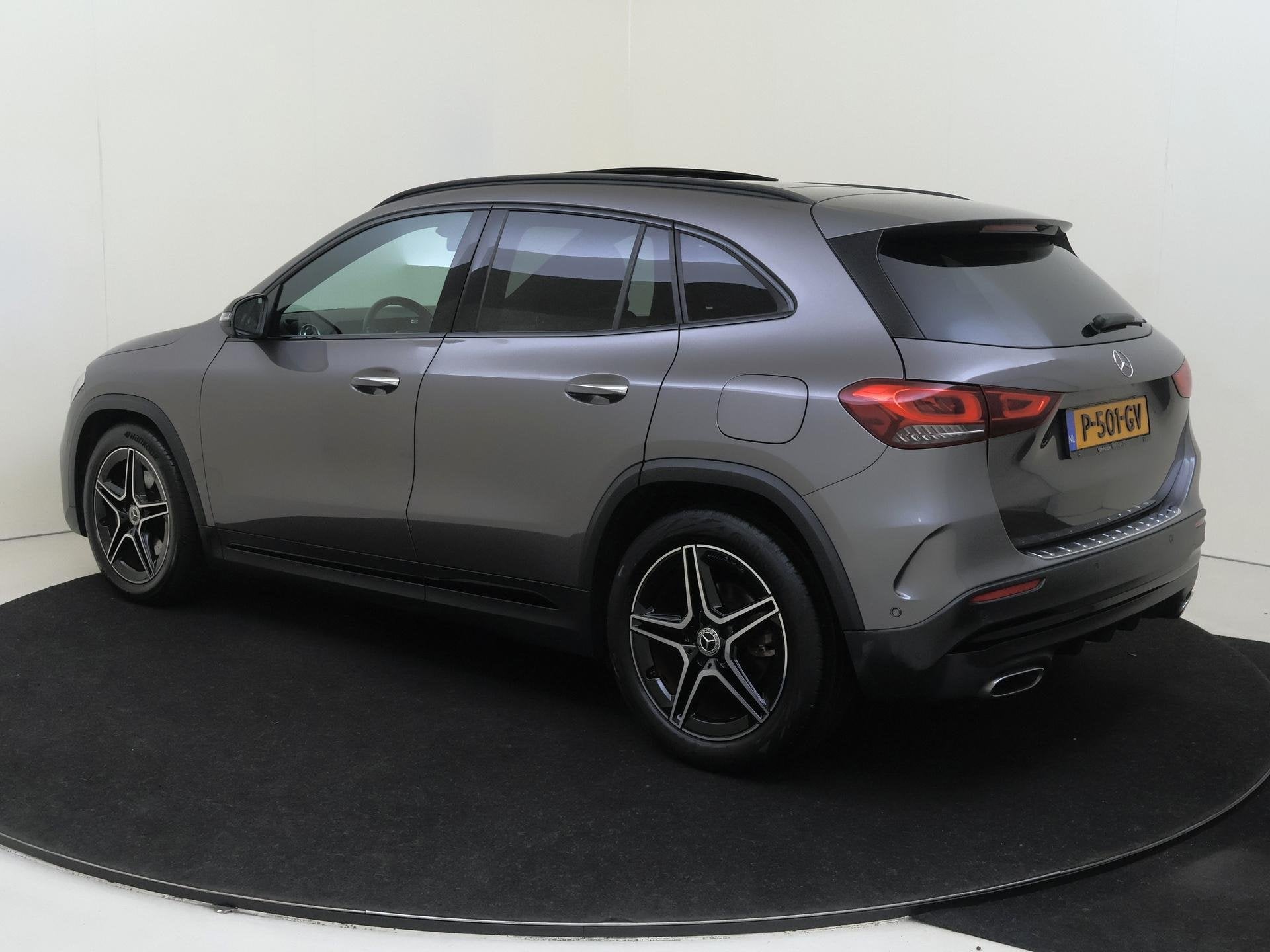 Mercedes-Benz GLA-klasse 180 Business Solution AMG / Panoram, Auto's, Mercedes-Benz, Gebruikt, 4 cilinders, Leder en Stof, Origineel Nederlands