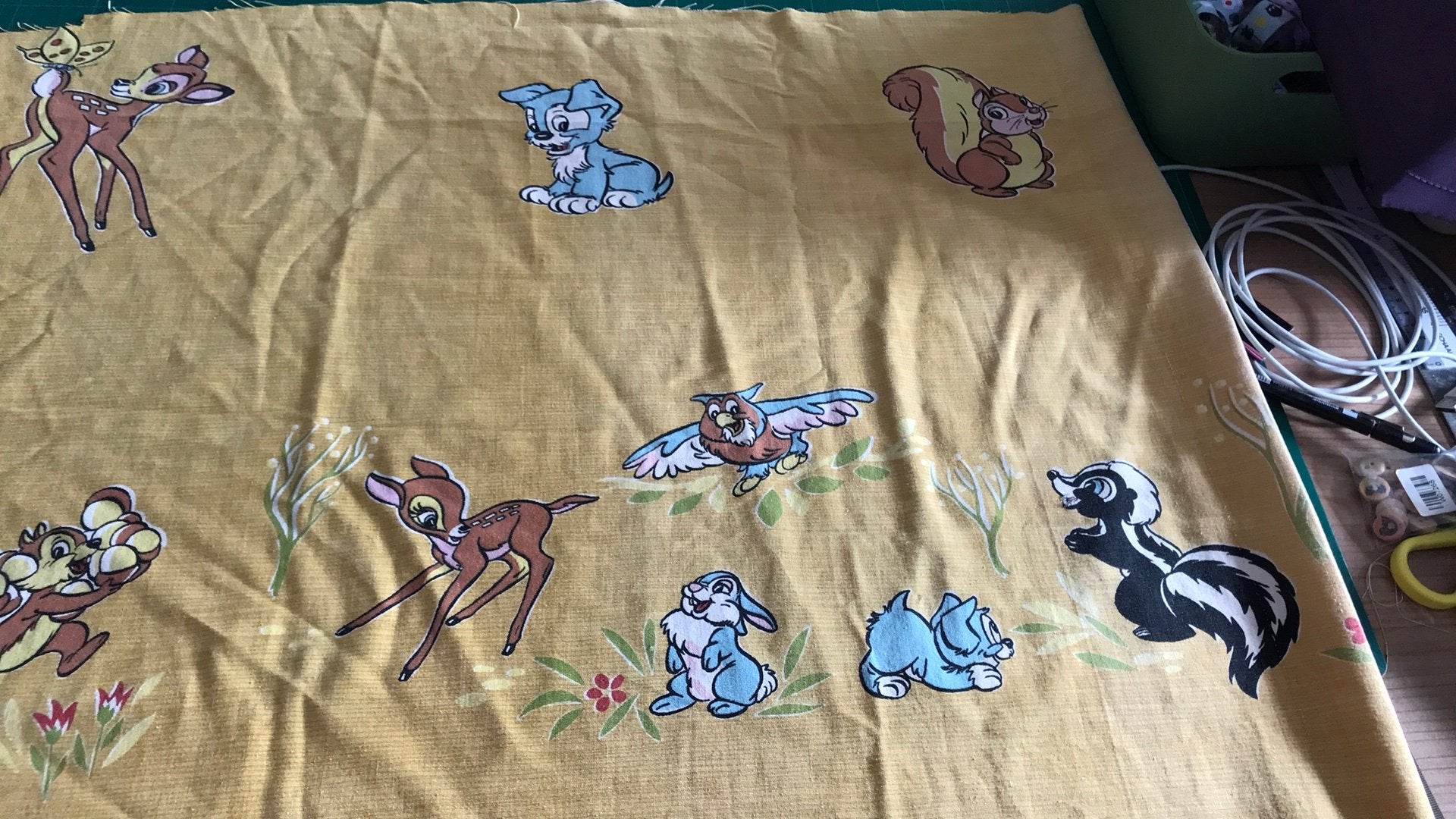 Vintage retro knutsellap bambi (9) 110x100, Gebruikt, Geel, Ophalen of Verzenden, 30 tot 120 cm