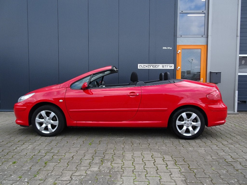 Peugeot 307CC 1.6 16V 2007 Unieke Combinatie, Auto's, Peugeot, Voorwielaandrijving, Stof, Zwart, 4 cilinders