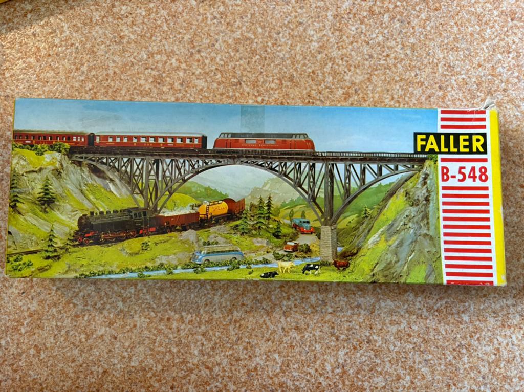 Faller B-548 boogbrug, Hobby en Vrije tijd, Modeltreinen | H0, Overige merken, Gelijkstroom of Wisselstroom, Brug, Tunnel of Gebouw
