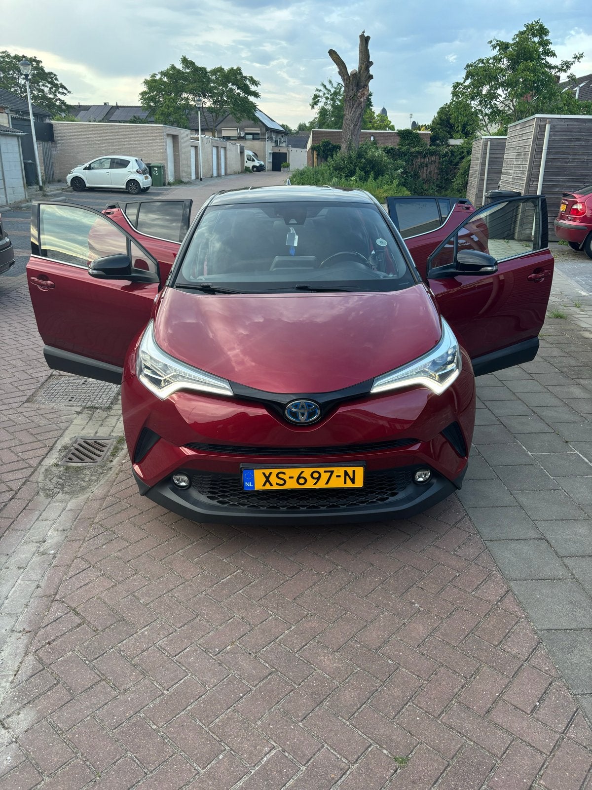 Toyota C-HR 1.8 Hybrid 122pk CVT 2019 Rood, Auto's, Toyota, Particulier, C-HR, Hybride Elektrisch/Benzine, Volledig hybride, SUV of Terreinwagen