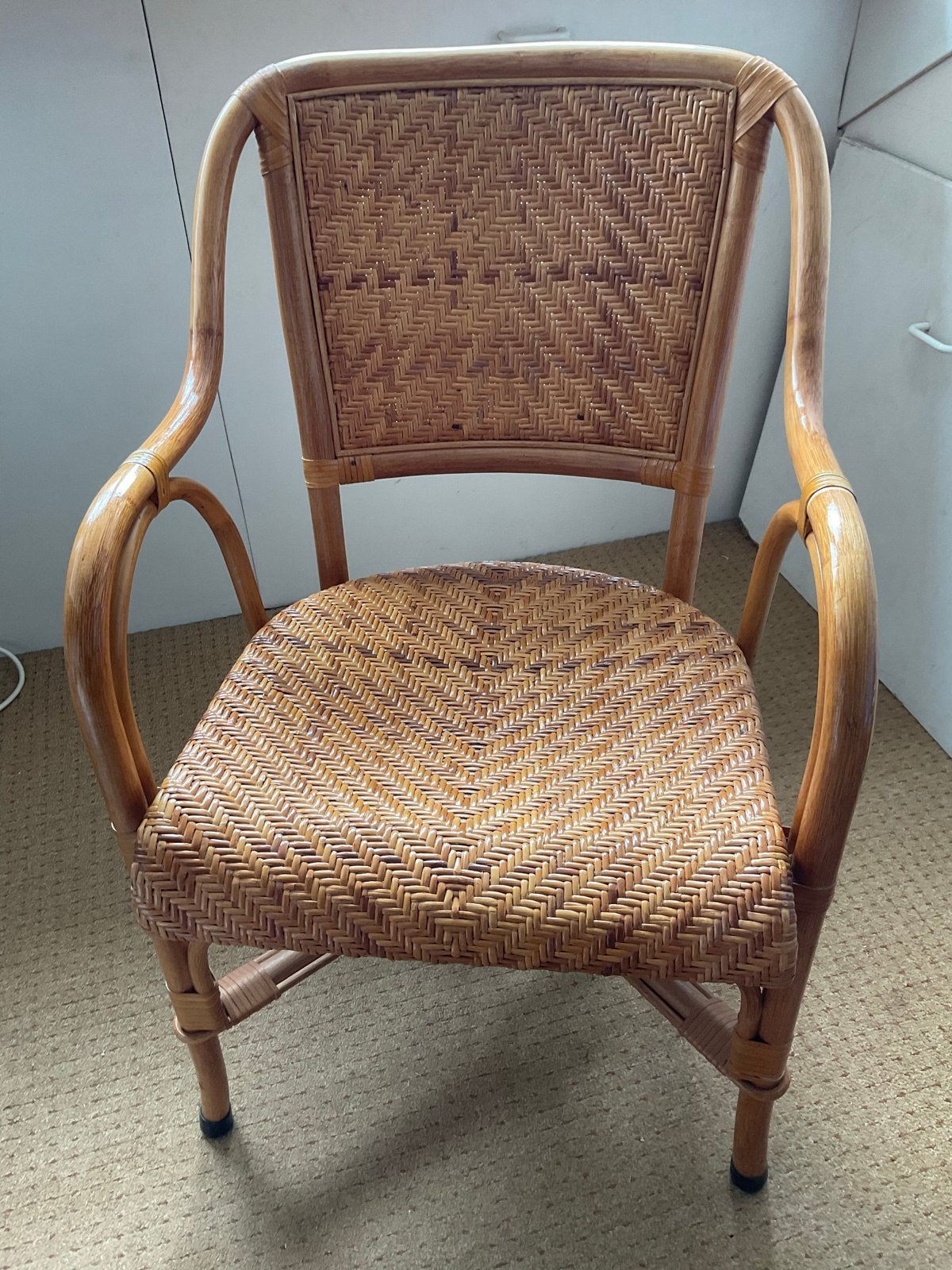 Rotan stoeltje met los kussen, in goede staat, Huis en Inrichting, Stoelen, Ophalen, Gebruikt, Bruin, Riet of Rotan