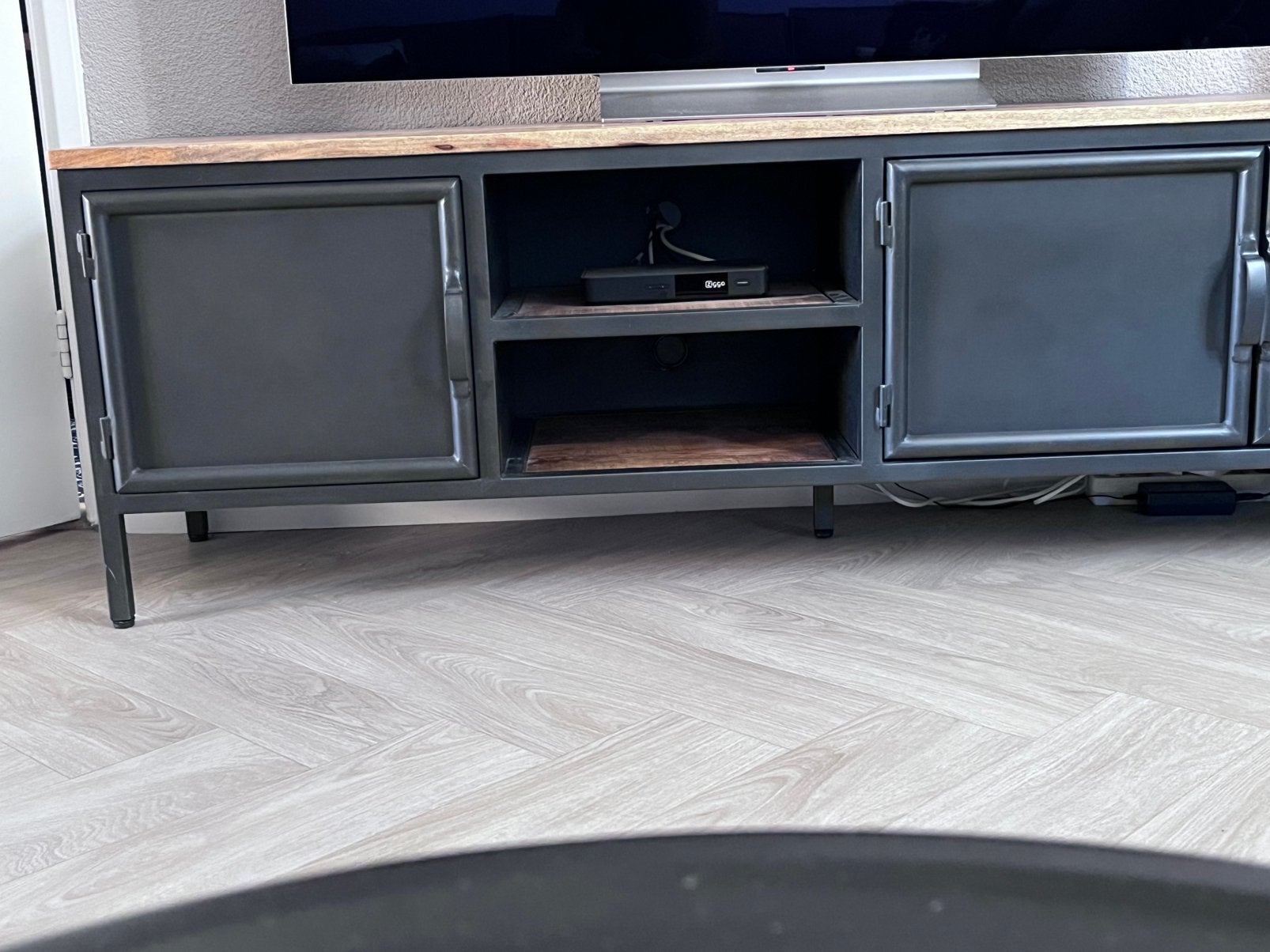 Tv kastje, 150 tot 200 cm, Zo goed als nieuw, Minder dan 100 cm, 25 tot 50 cm