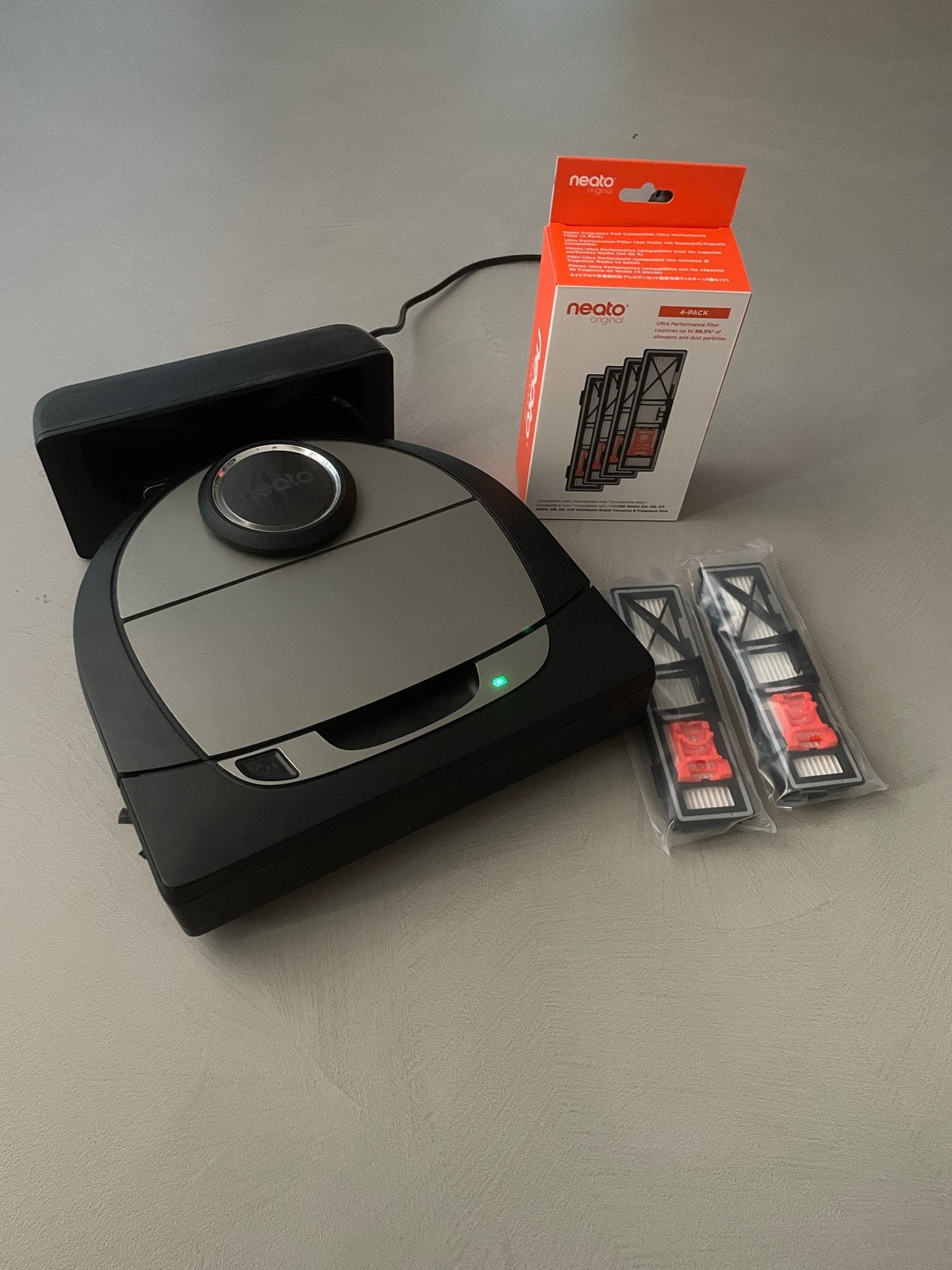 Neato Robotstofzuiger D7 met extra filters, Witgoed en Apparatuur, Stofzuigers, Ophalen of Verzenden, Zo goed als nieuw, Robotstofzuiger