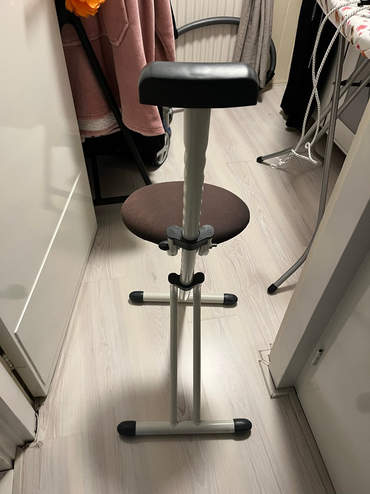 In hoogte verstelbare ergonomische strijkstoel/zit-stahulp, Ophalen, Gebruikt, Bruin, Eén