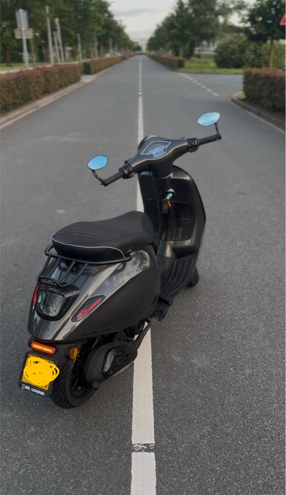 Vespa primavera 80cc custom (porsche agaat grijs), Ophalen, Overige modellen, Maximaal 45 km/u, Zo goed als nieuw