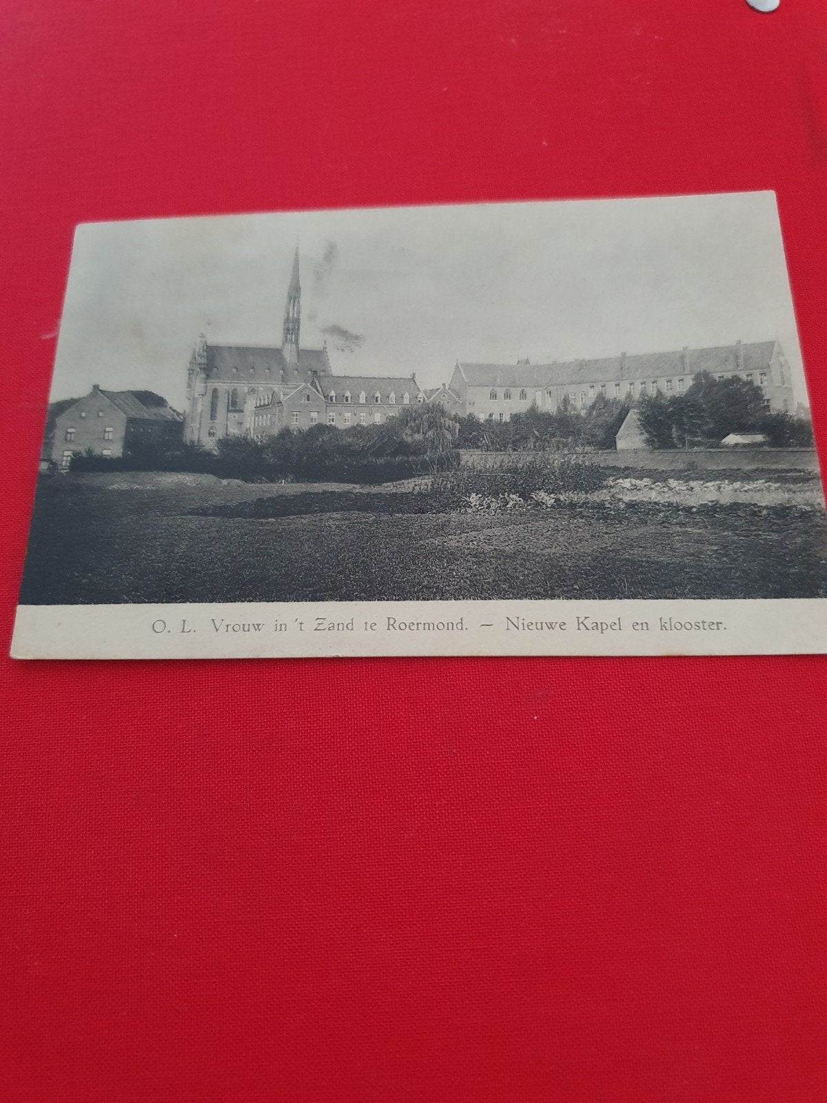 O.L. Vrouw in 't Zand te Roermond - Nieuwe Kapel en klooster, Ophalen of Verzenden, Voor 1920, Gelopen, Limburg