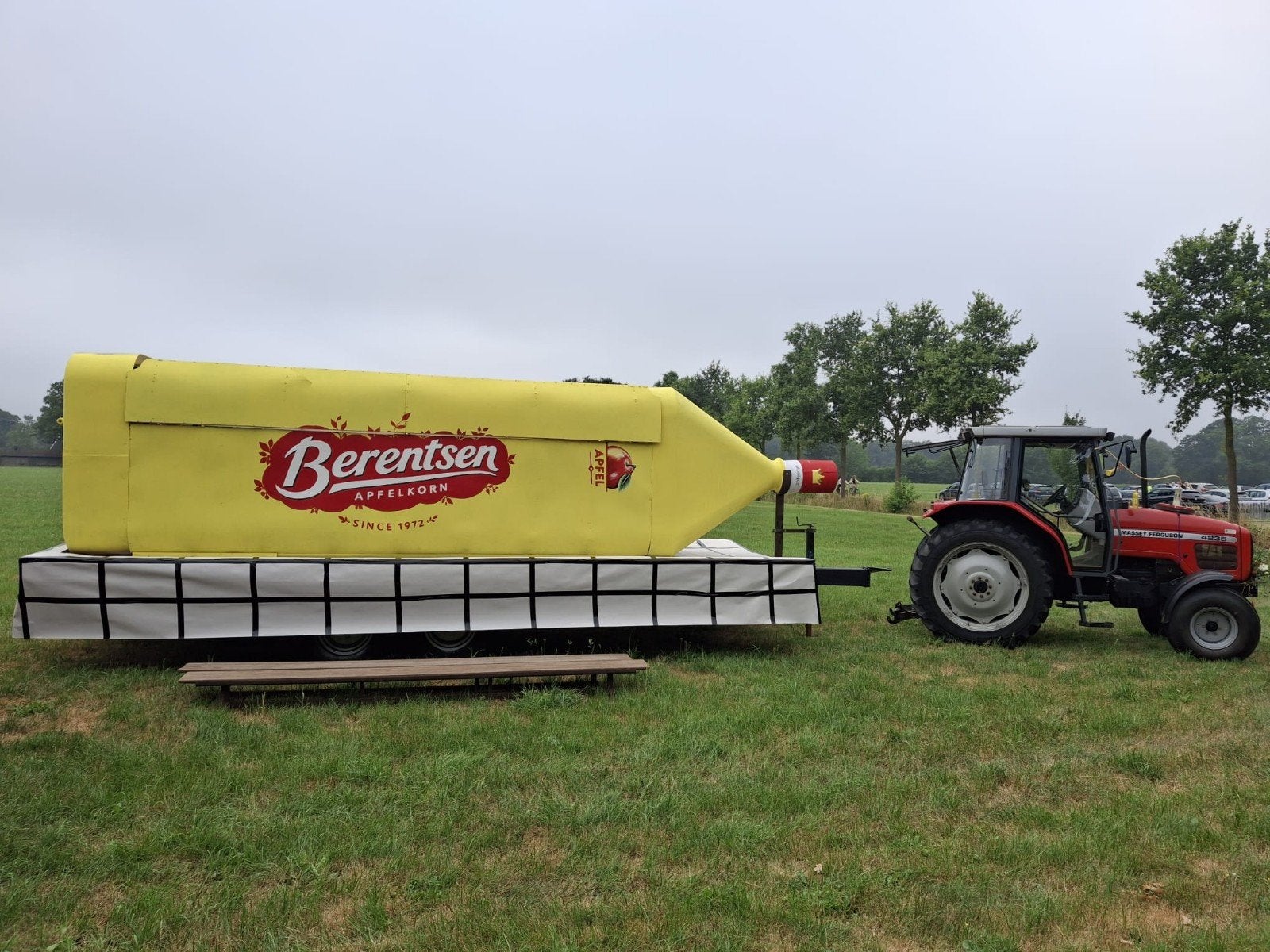 Te koop, Berentsen Apfelkorn praalwagen, Ophalen, Carnaval