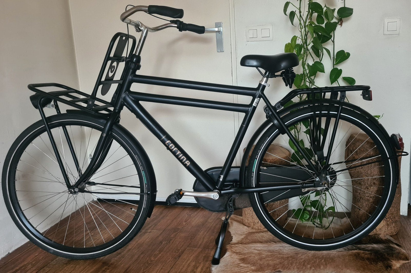 Matzwarte CORTINA type U4 Transportfiets || Herenfiets | N3, Terugtraprem, Cortina U4 transportfiets, Versnellingen, Zo goed als nieuw