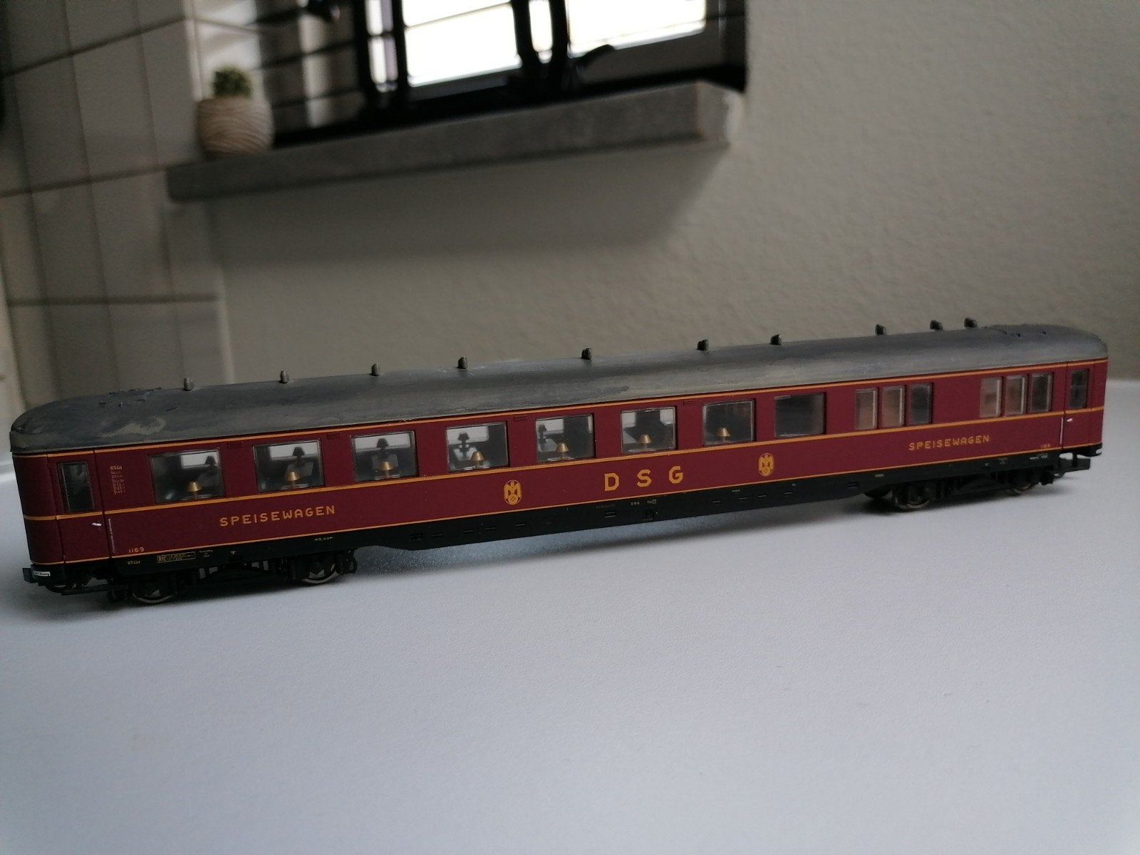 Liliput H0. 3 stuks goederenwagons (1 personen + 2 goed. wag, Gelijkstroom, Ophalen of Verzenden, Liliput, Gebruikt