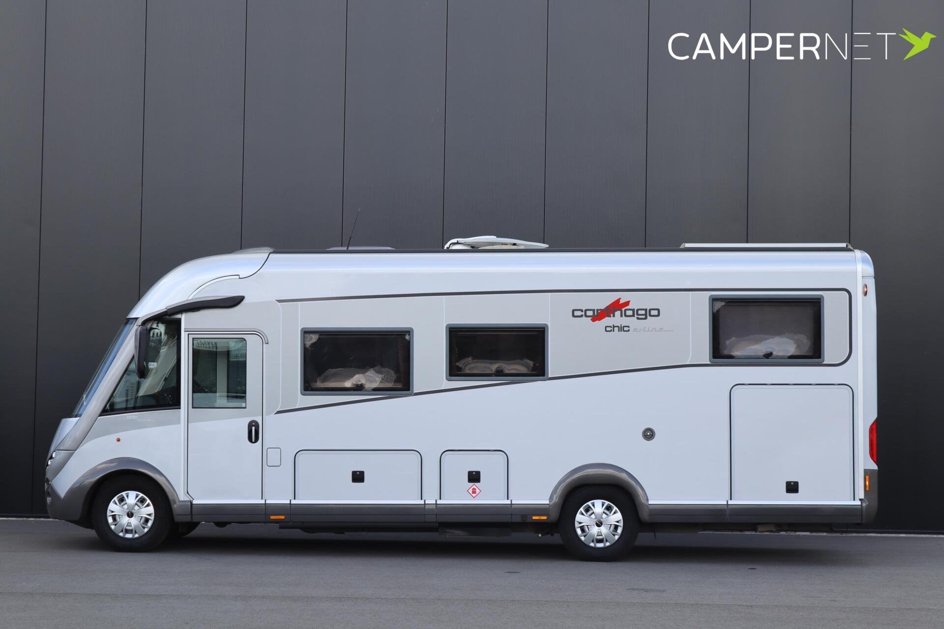 Carthago Chic E-Line I 51 Yachting 180pk Automaat | Zonder h, Caravans en Kamperen, Campers, Douche, Achteruitrijcamera, Tot en met 2