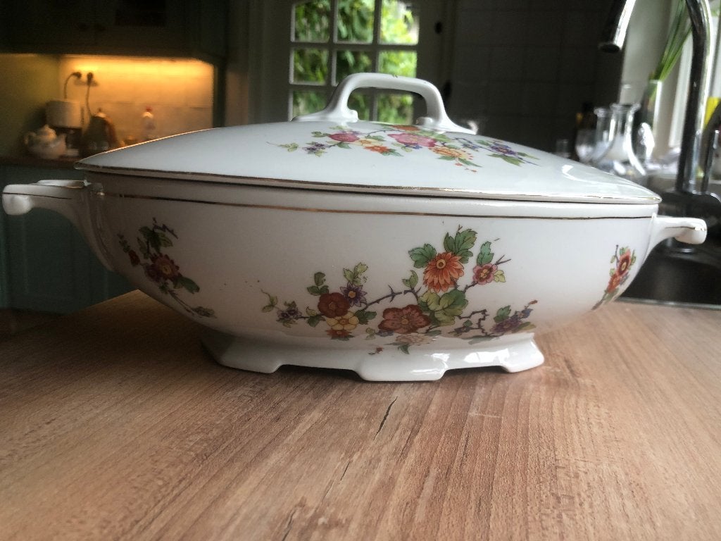 dekschaal Thun TK Thuny ovaal met bloemen en deksel, Antiek en Kunst, Ophalen of Verzenden