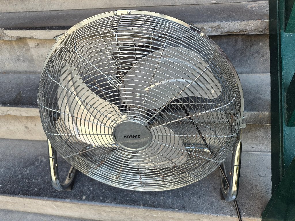 Koenic Vloerventilator - Krachtige en Stijlvolle Koeling, Ophalen, Vloerventilator