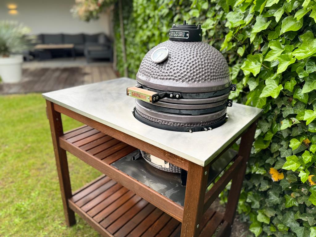 Kamado grill guru compact met buitenkeuken onderstel, Ophalen, Gebruikt, Met accessoires