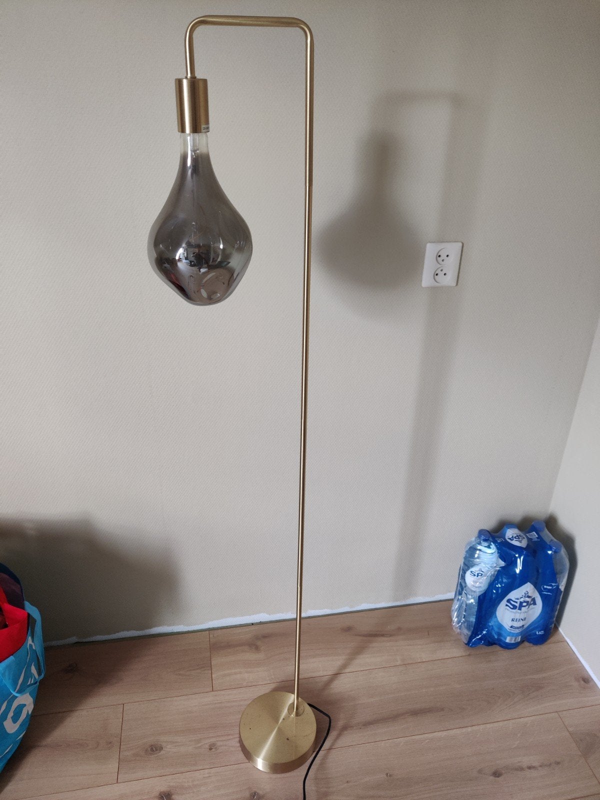 Stijlvolle gouden vloerlamp met E27 fitting, Ophalen, Modern, Industrieel, E27 (groot), Zo goed als nieuw