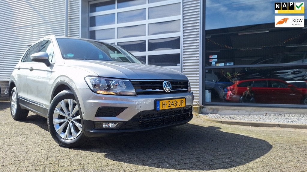 Volkswagen Tiguan 1.5 TSI Comfortline/Exec/Trekhaak/Ecc/Nav/, Auto's, Voorwielaandrijving, Euro 6, 4 cilinders, Origineel Nederlands