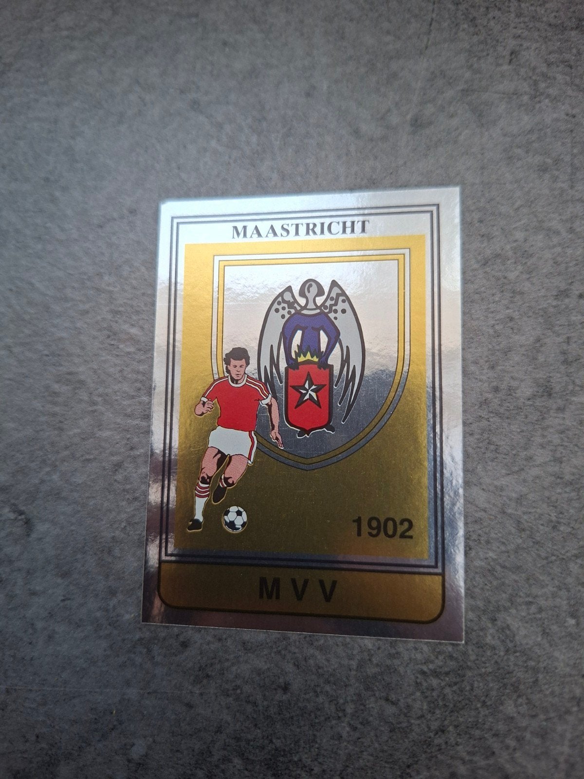 Panini sticker Voetbal 85. Embleem MVV Maastricht., Ophalen of Verzenden, Zo goed als nieuw, Sticker