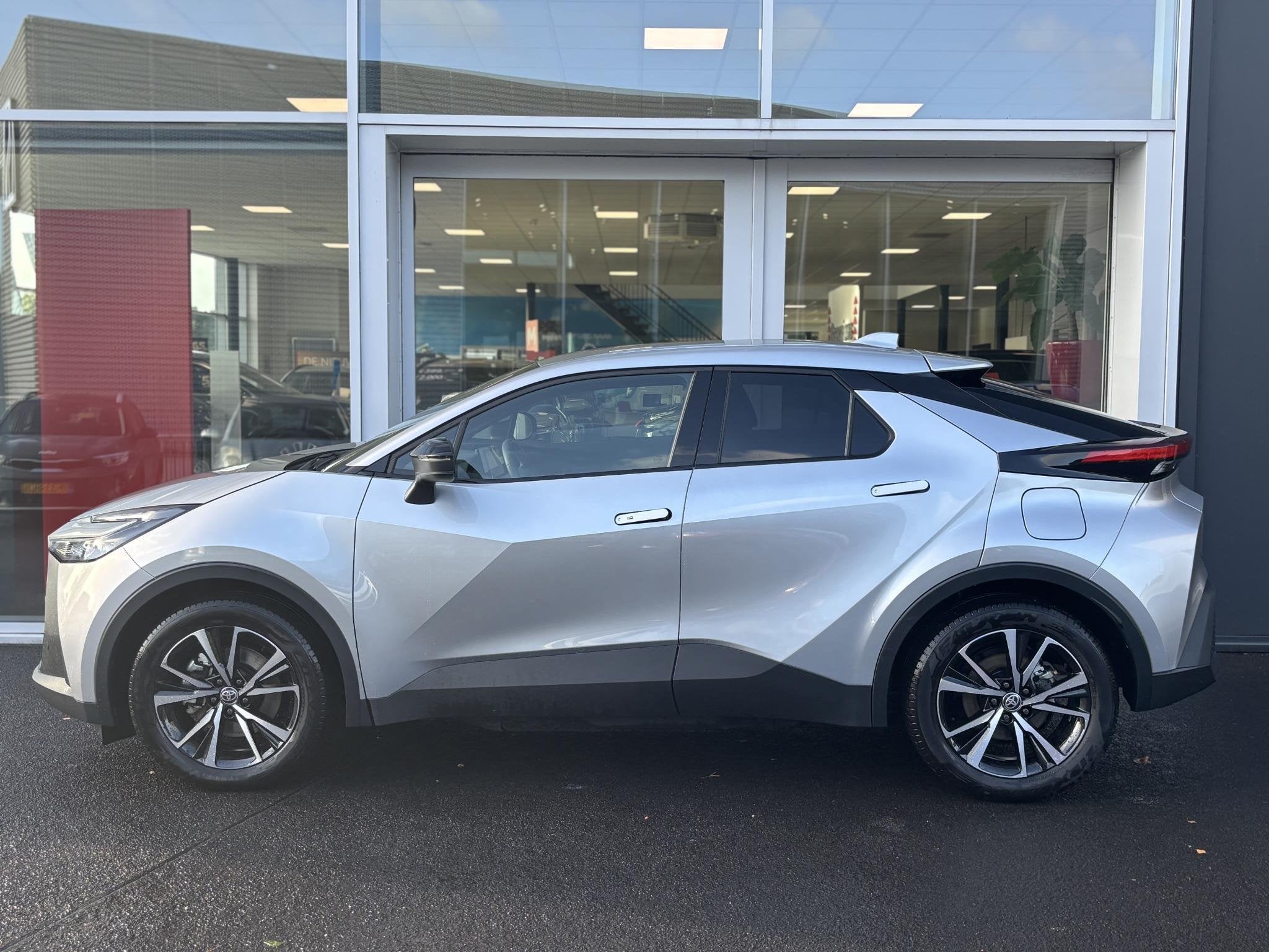 Toyota C-HR 2.0 Plug-in Hybrid 220 Dynamic | LM Velgen | Nav, Auto's, 4 cilinders, Bedrijf, Grijs, Hybride Elektrisch/Benzine