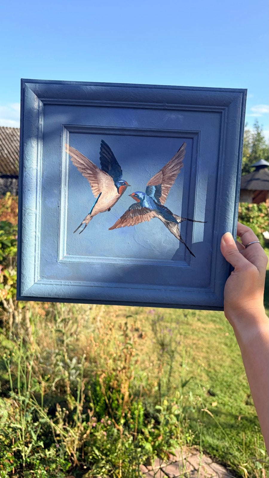 Zwaluwen in vlucht - Op een vintage houten lijst, Acrylverf, Verzenden, Realistisch, Overige ondergronden