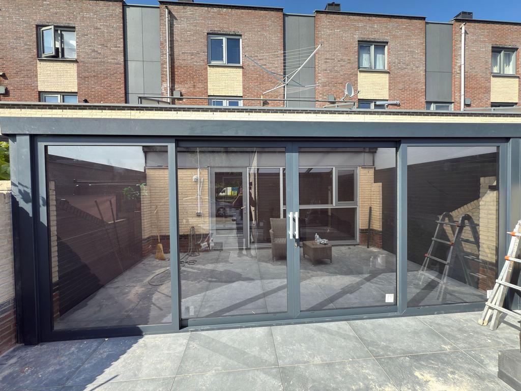 Moderne glazen serre met schuifdeuren, Ophalen, Nieuw