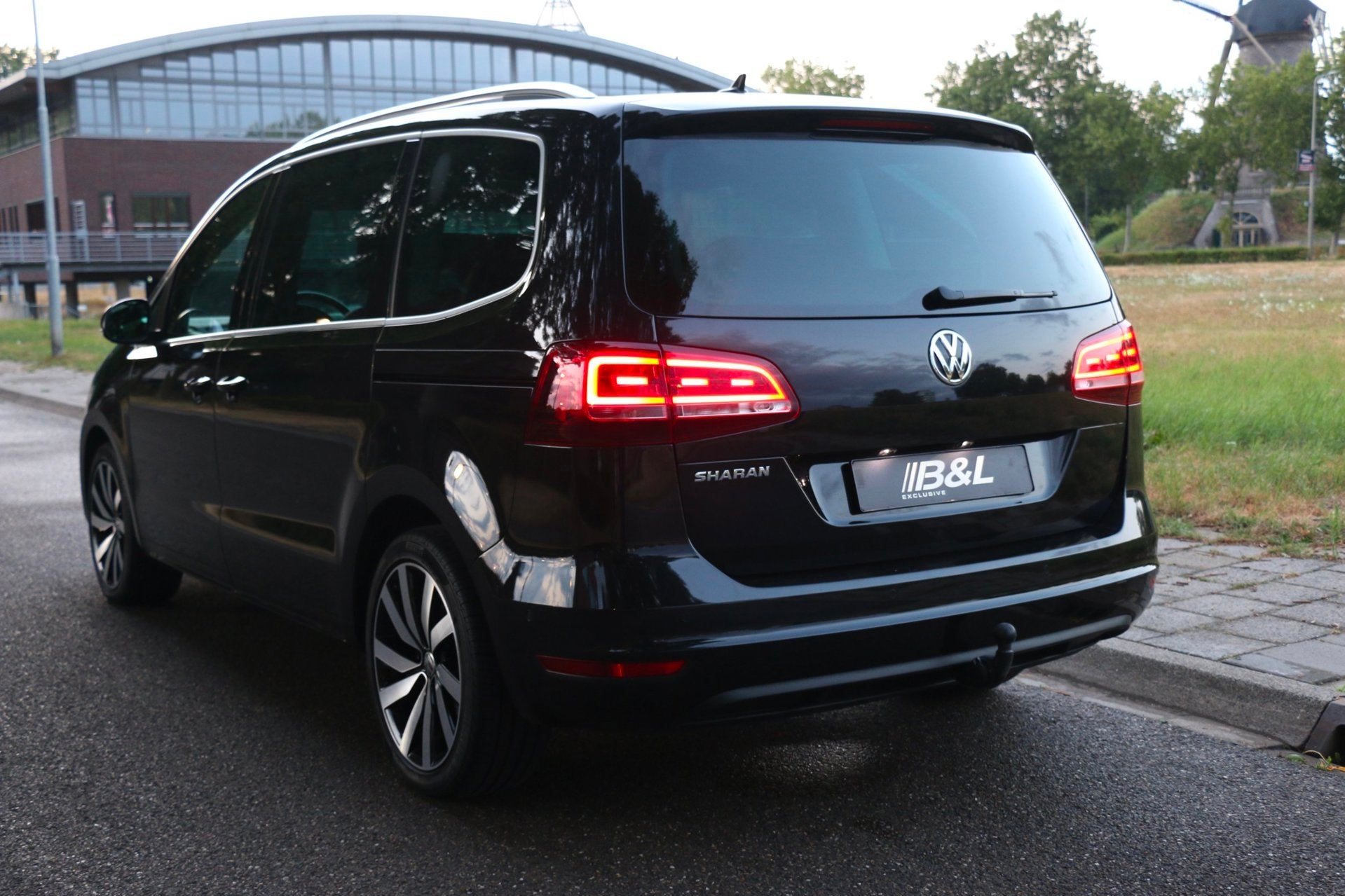 Volkswagen Sharan 1.4 TSI Highline 7-persoons Fully Loaded a, Zwart, 4 cilinders, 150 pk, 7 stoelen