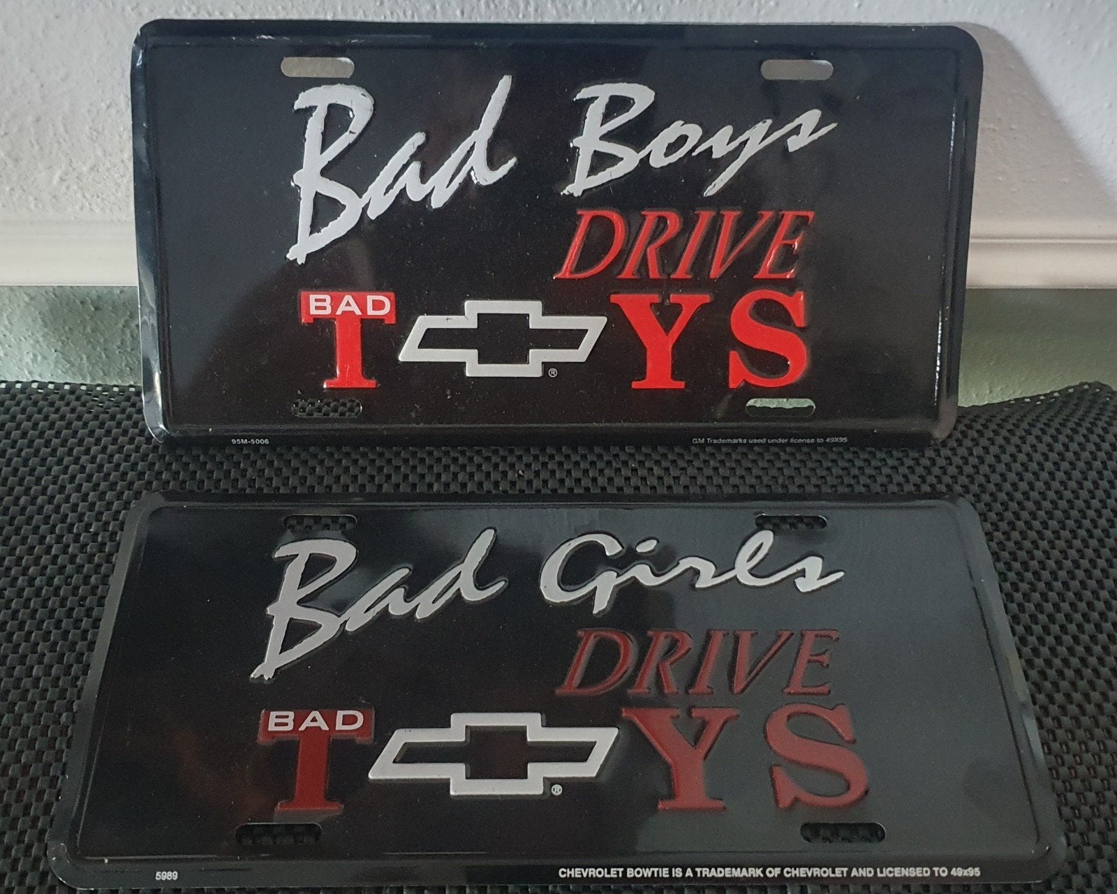 Twee Chevrolet 'Bad Boys/Girls Drive Bad Toys' wandborden, Ophalen of Verzenden, Gebruikt, Reclamebord
