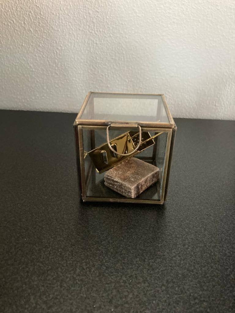 Deco set Amberblokje, mini rasp in box zwart of goud Nieuw!, Nieuw, Ophalen of Verzenden, Glas, Goud