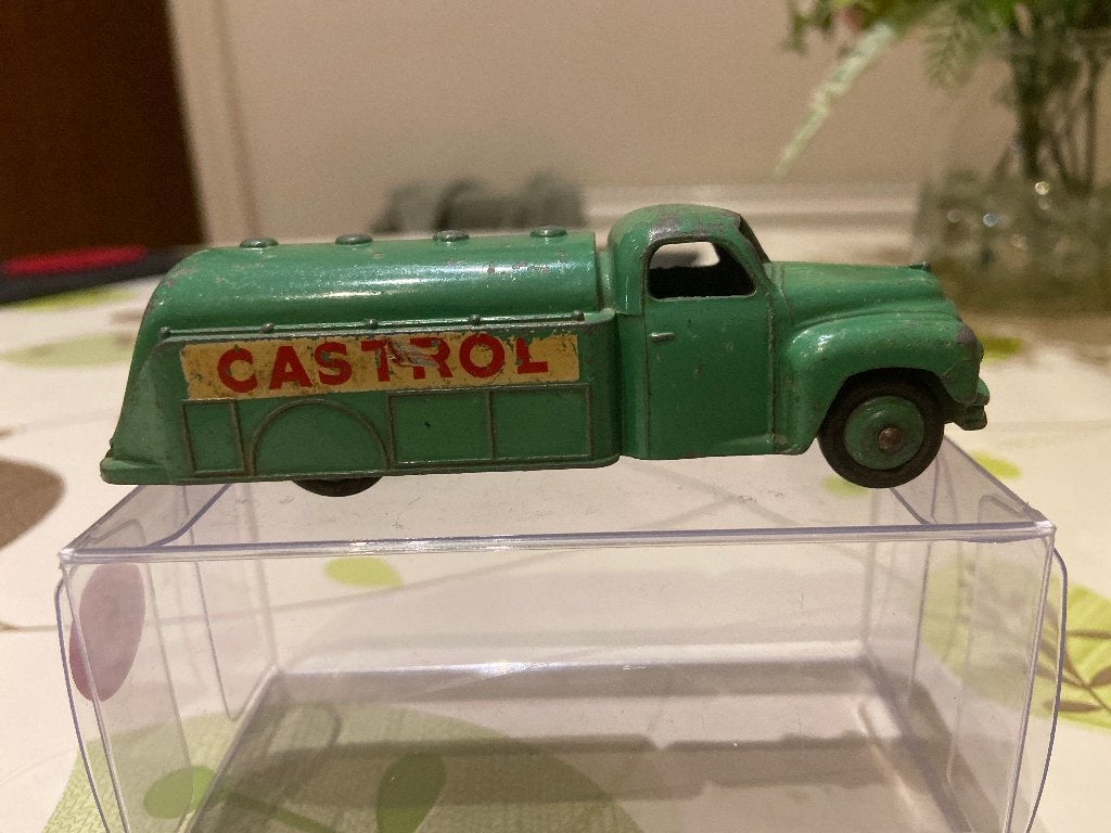 Dinky Toys Studebaker Castrol Tankwagen nr. 441, Ophalen of Verzenden, Gebruikt, Bus of Vrachtwagen, Dinky Toys