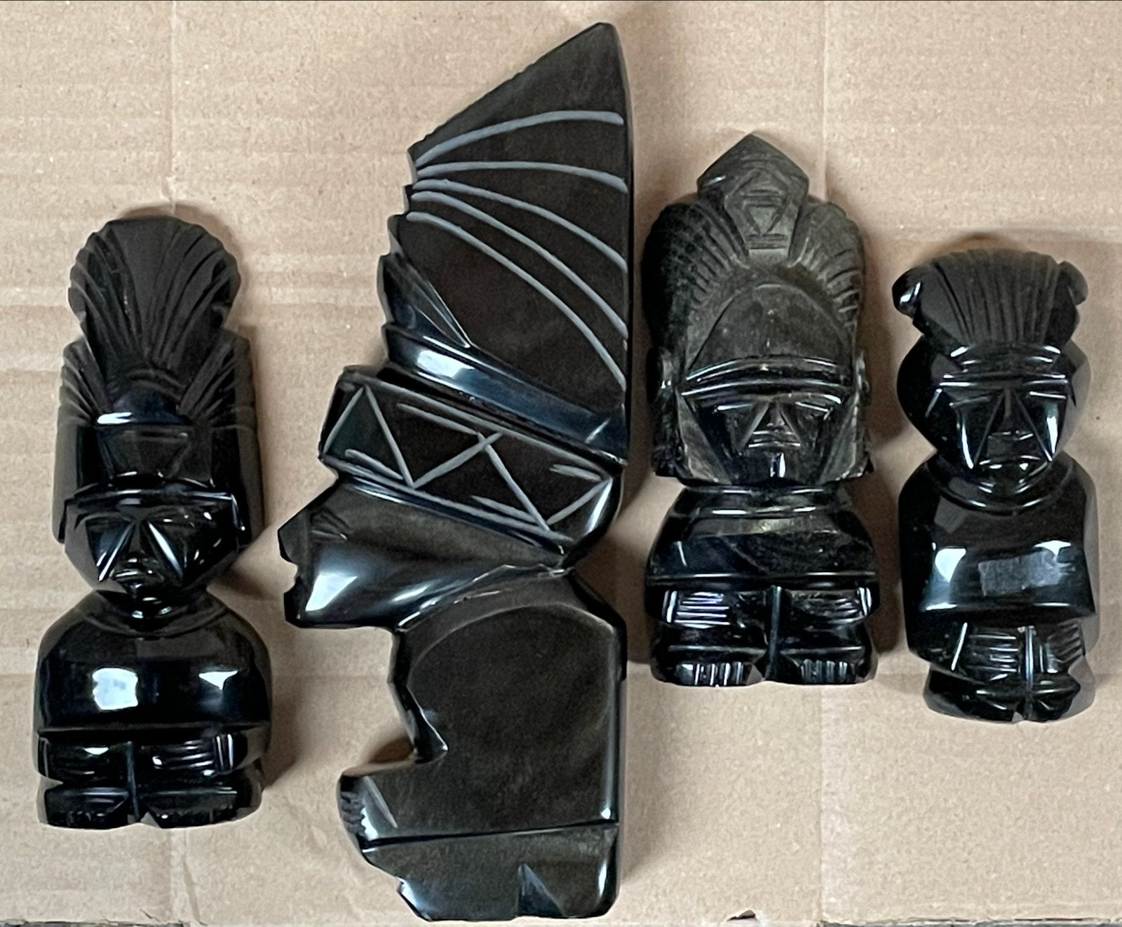 4 Mexicaanse Obsidiaan Beelden: Azteekse/Maya Goden & Krijge, Steen/keramiek, Mexico, 21 cm, Zwart