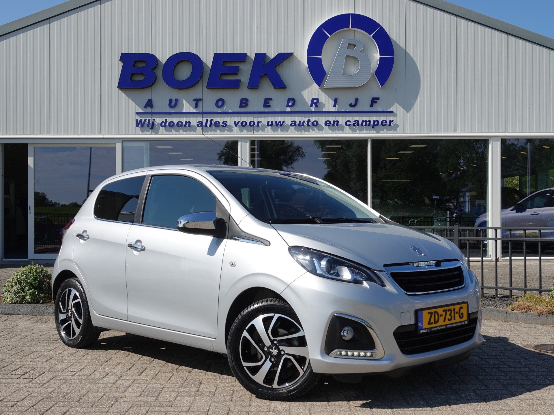 Peugeot 108 1.0 e-VTi AUTOMAAT Allure NAP | CLIMA | TREKH. |, Auto's, Stof, Gebruikt, Euro 6, 4 stoelen